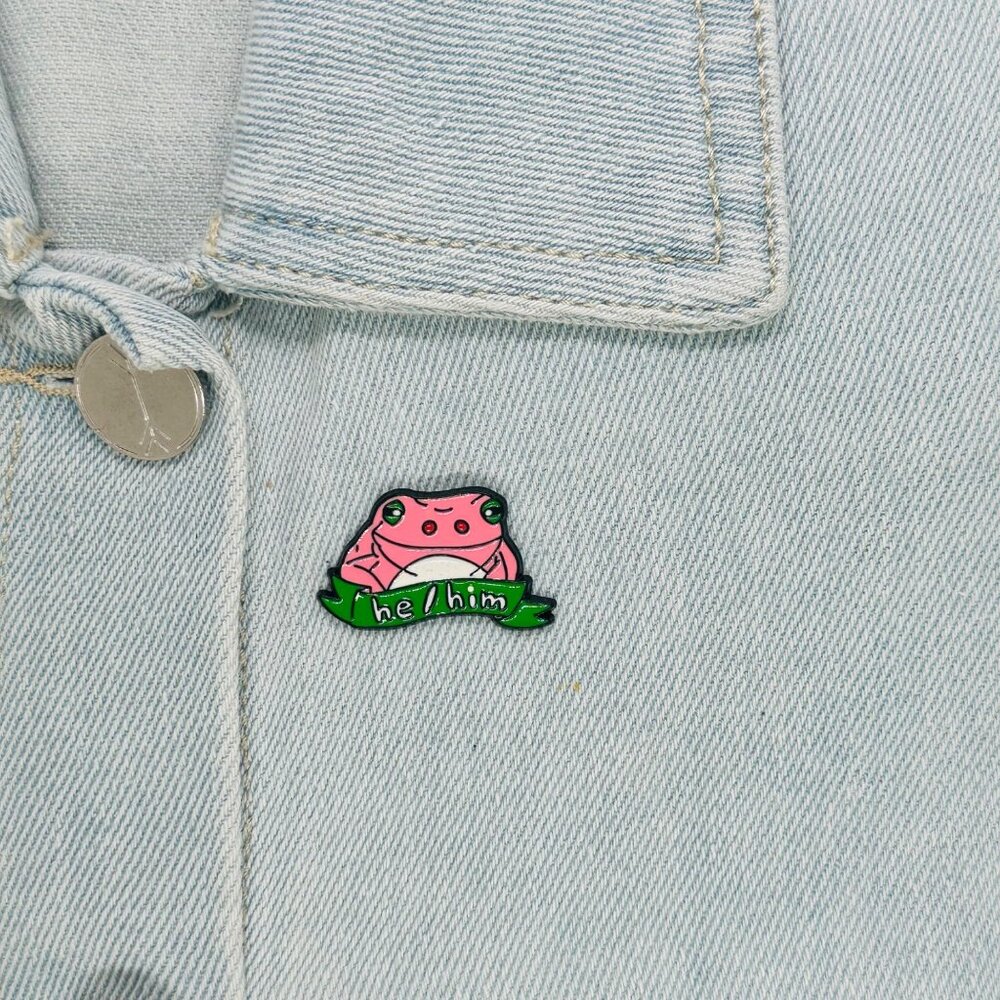 ✨Oz Pink Frog Alloy Pins Cartoon Cute Animal Enamel Brooch He/Him Pride New